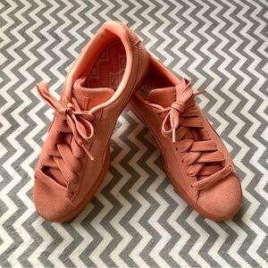 Puma Classic Suede Sneakers w/Translucent Sole, Women’s 8 NWOB Excellent & Fun